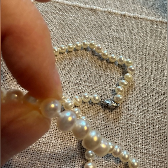 Vintage Freshwater Hand Knotted Pearls -Sterling Clasp - Picture 4 of 6